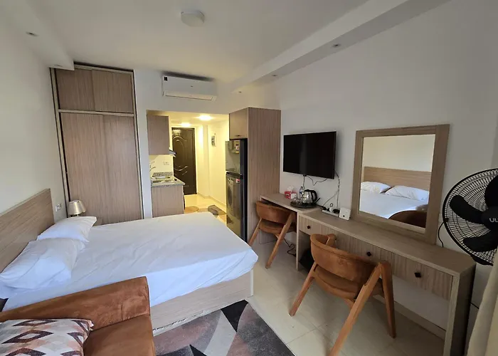 Florenza Khamsin Bird Apartment